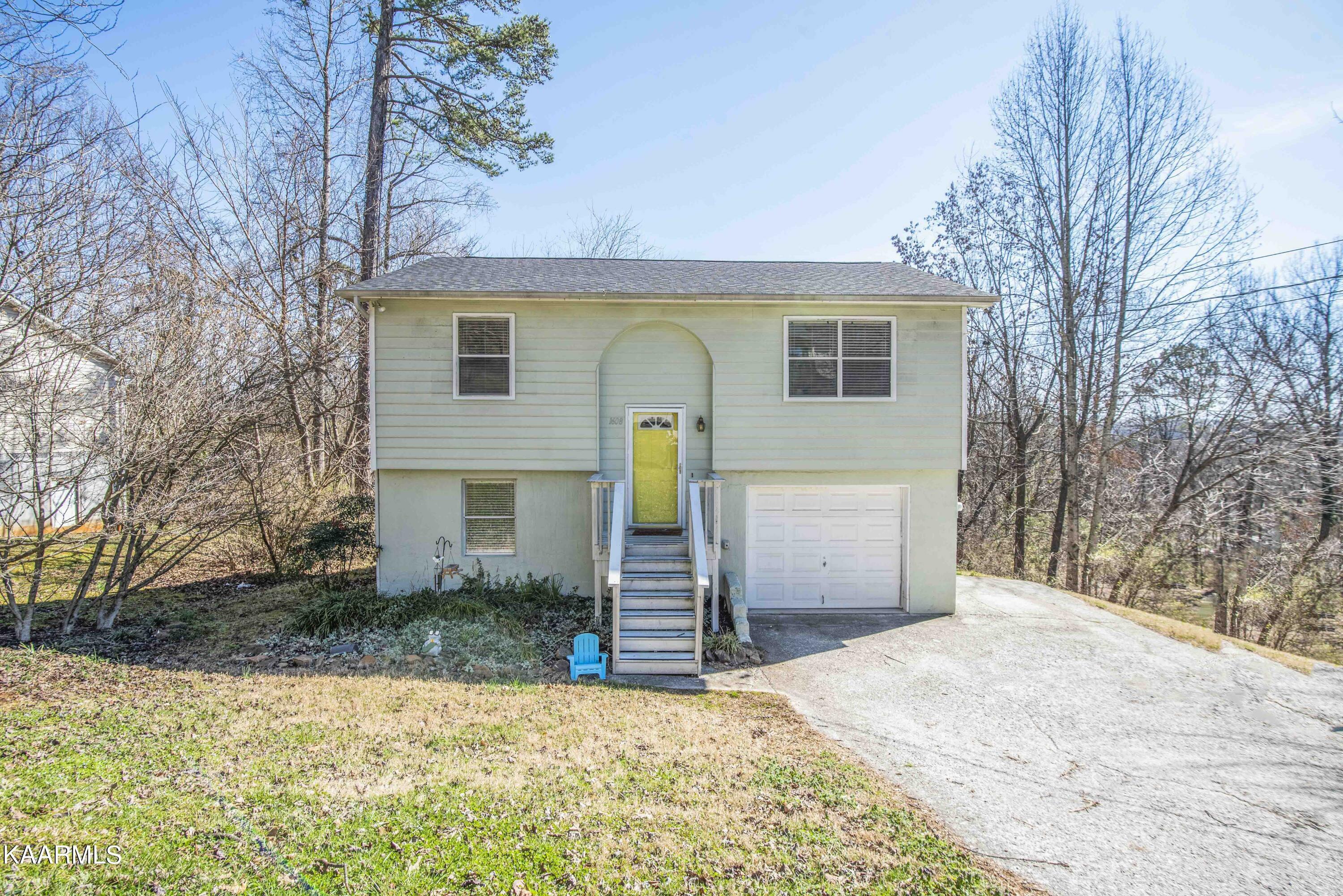 Property Photo:  1608 Paris Rd  TN 37912 