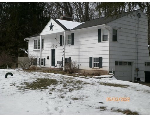 Property Photo:  4 Nipmuc Rd  MA 01612 