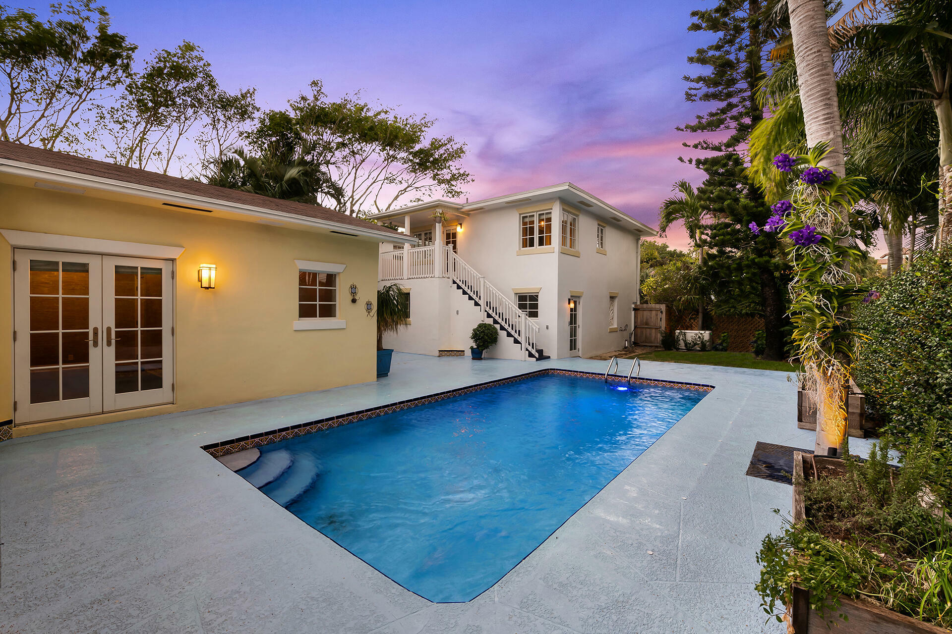 Property Photo: 123 N Palmway FL 33460