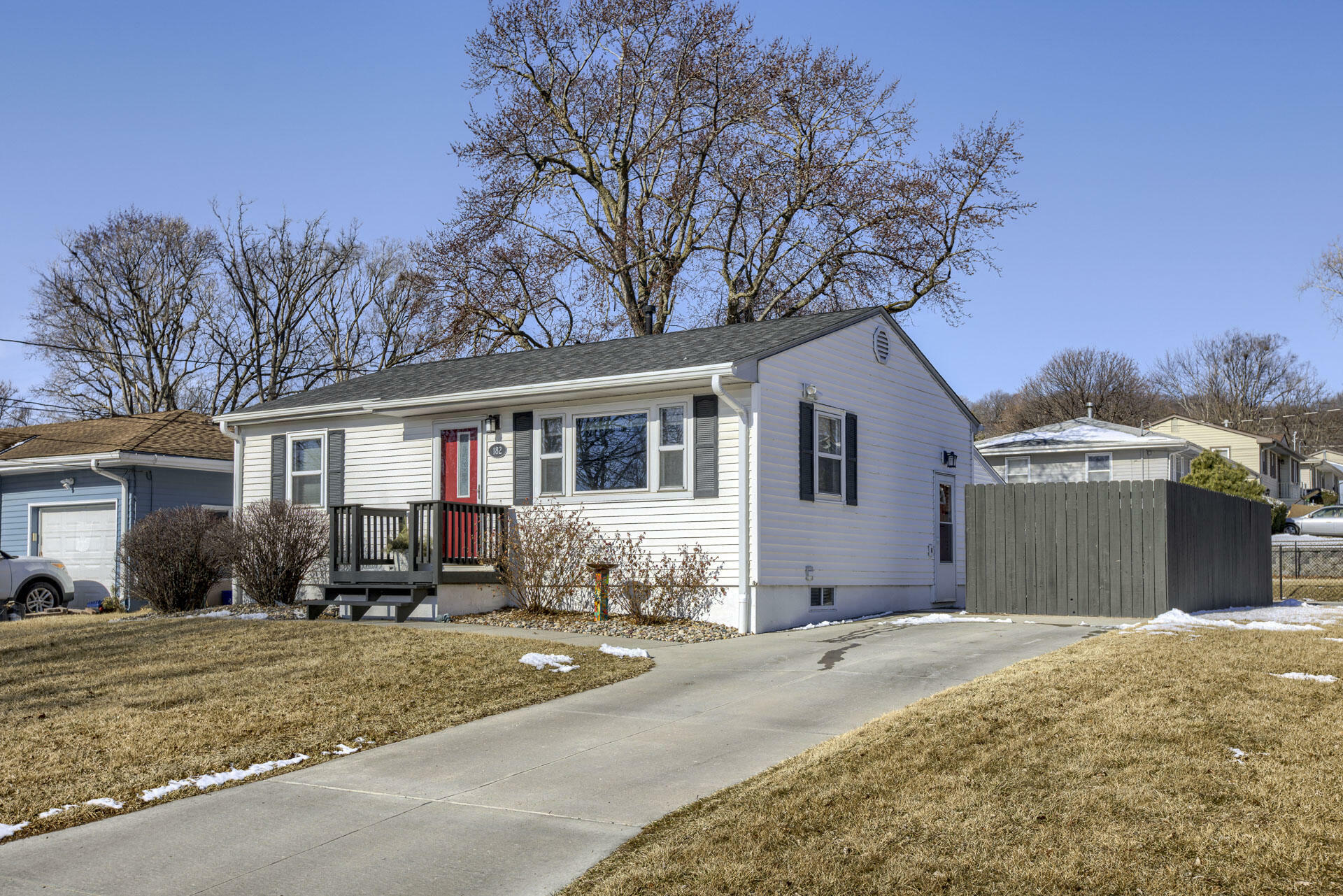 Property Photo:  182 Crestmont Drive  IA 51503 