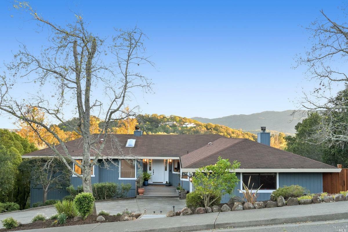 Property Photo:  6 Fawnridge Drive  CA 94945 