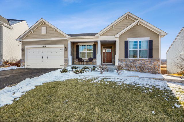 Property Photo:  1913 Harwood Avenue  IL 60177 