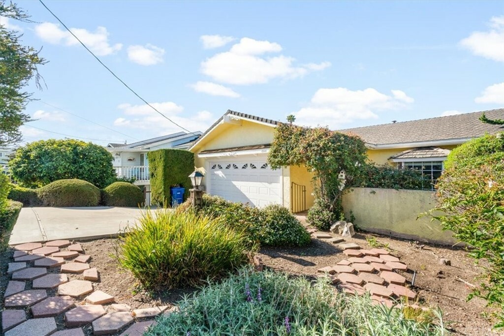 Property Photo:  1241 Berwick Drive  CA 93442 