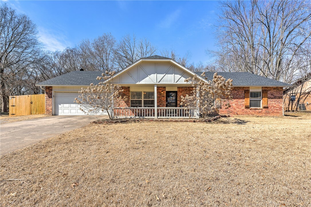 Property Photo:  2906 W Parkwood Drive  AR 72756 