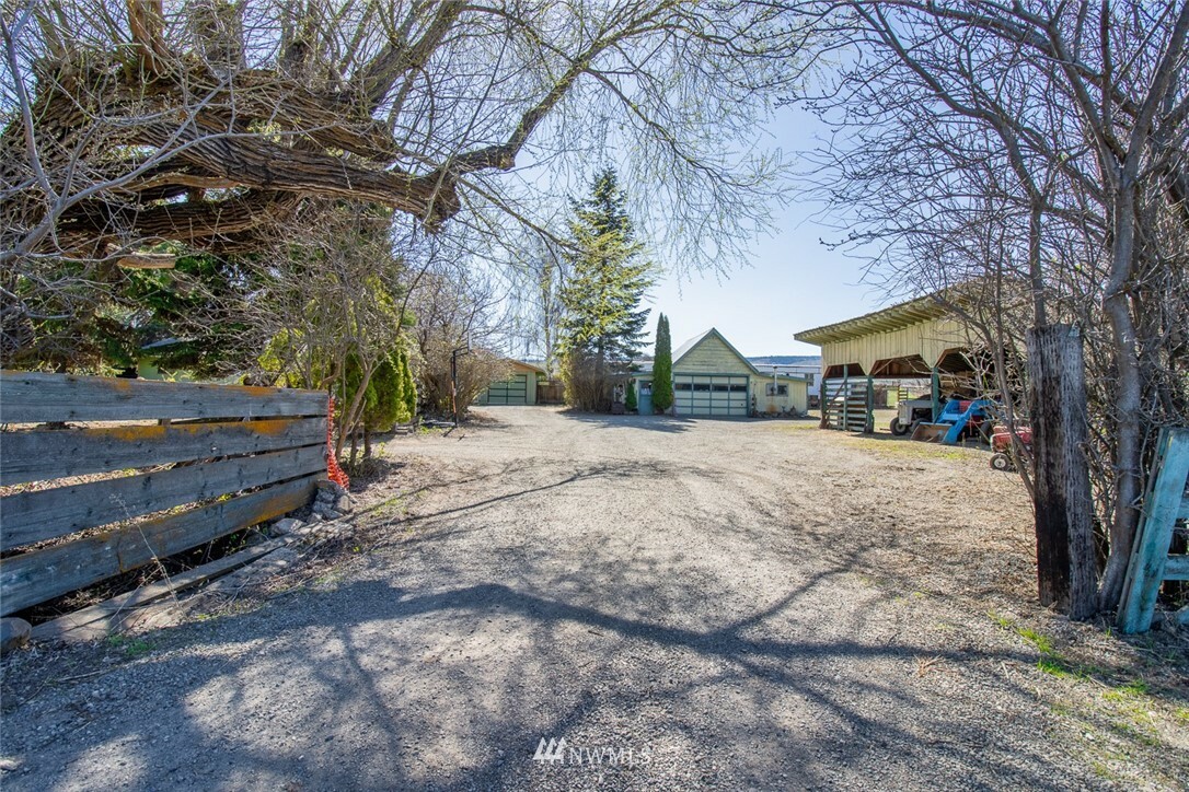 Property Photo: 2250 Thorp Cemetery Road WA 98946