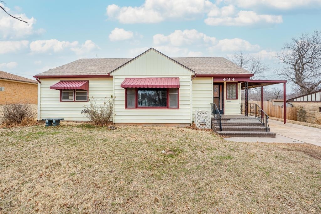 Property Photo:  434 W E Ave  KS 67068 