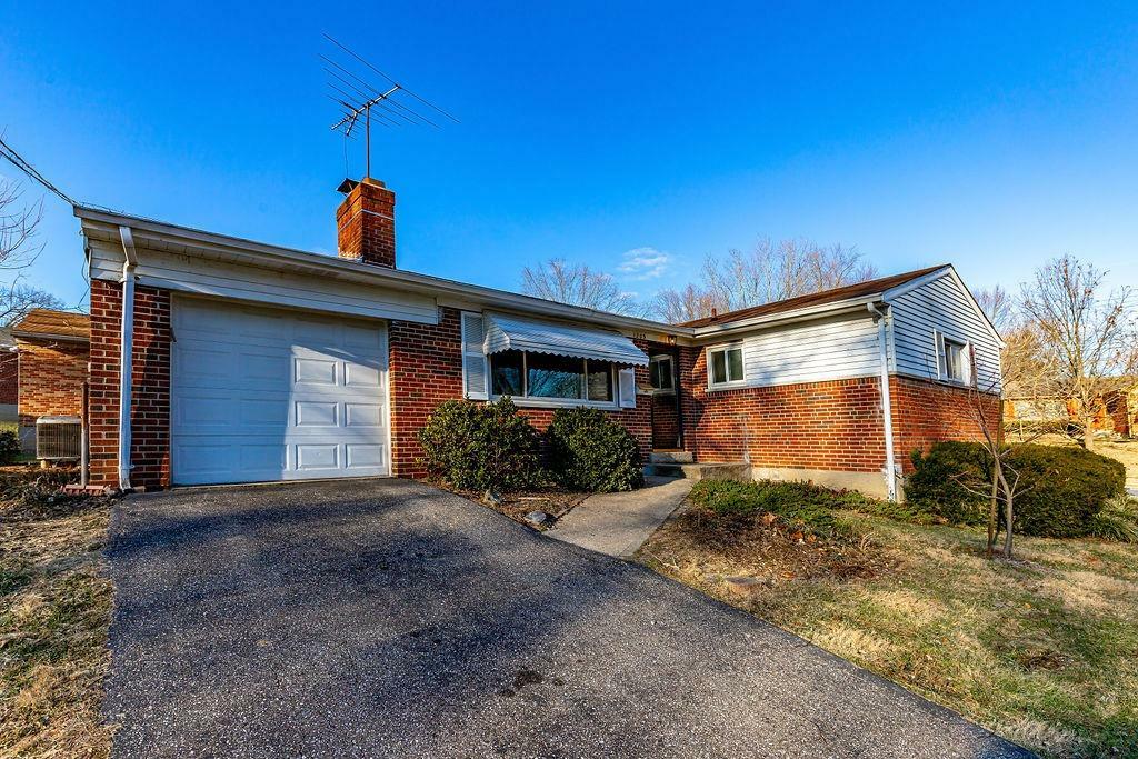 Property Photo:  1203 Dean Ct  OH 45230 