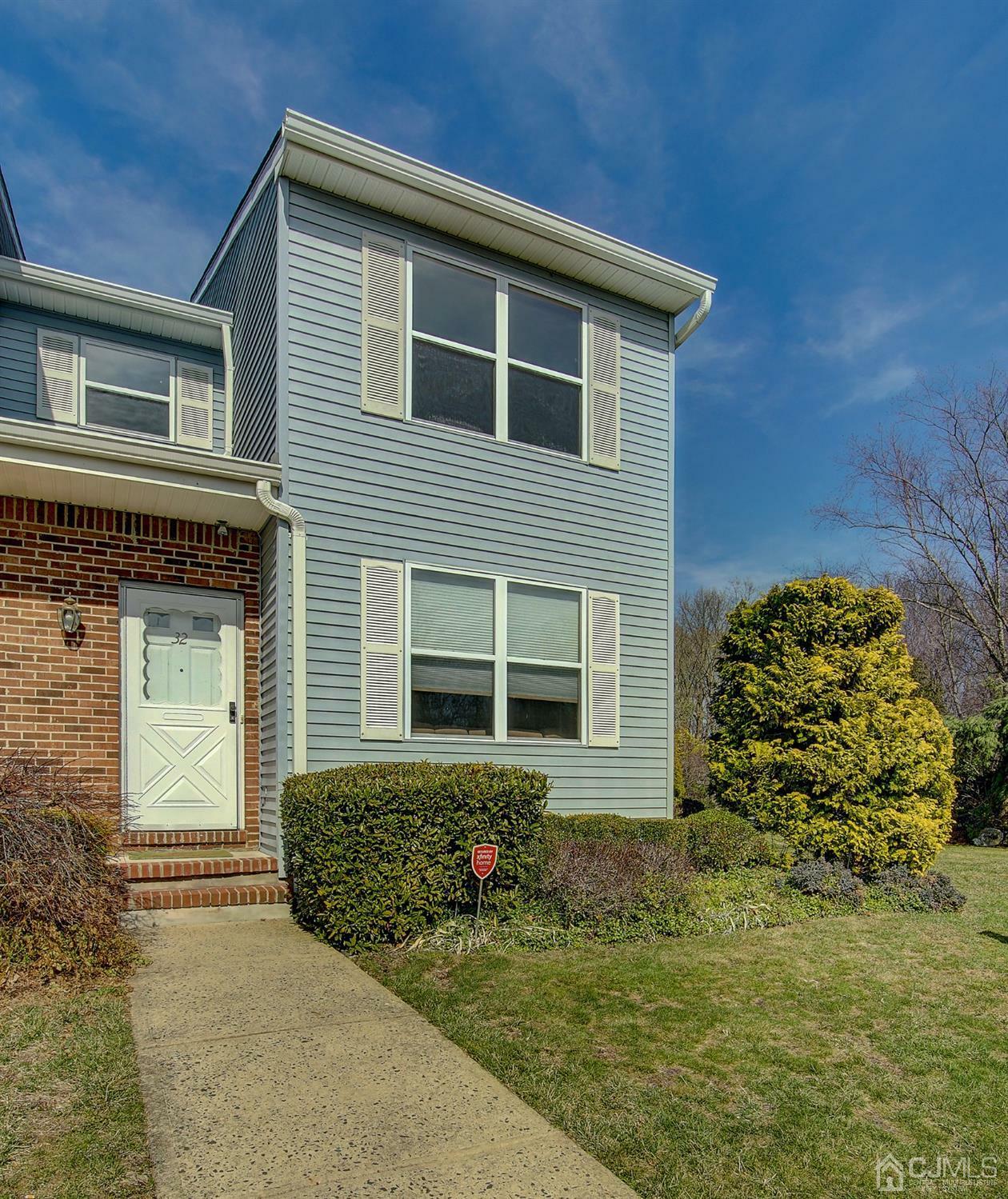 Property Photo:  32 Peachtree Lane  NJ 08831 