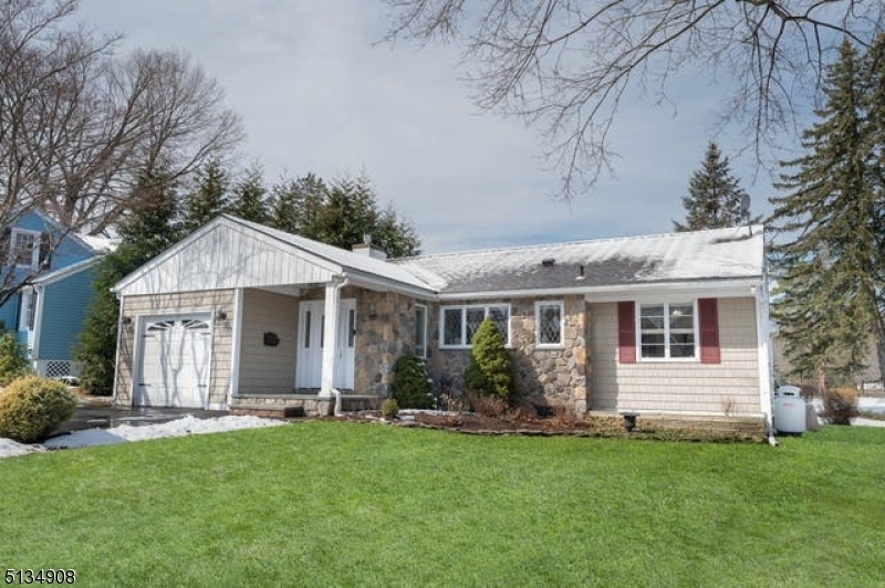 Property Photo: 11 Heighwood Trl NJ 07871