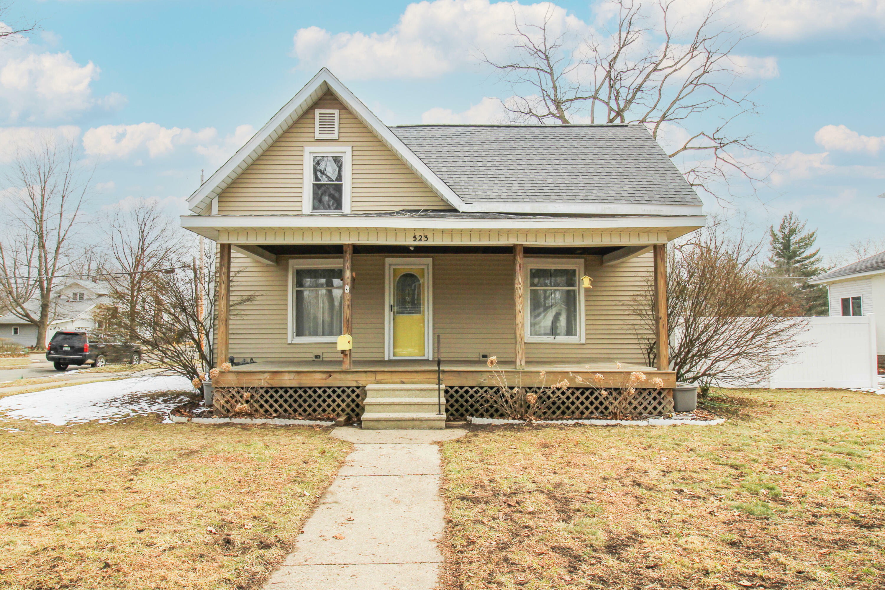 Property Photo:  523 Elm Street  MI 49093 