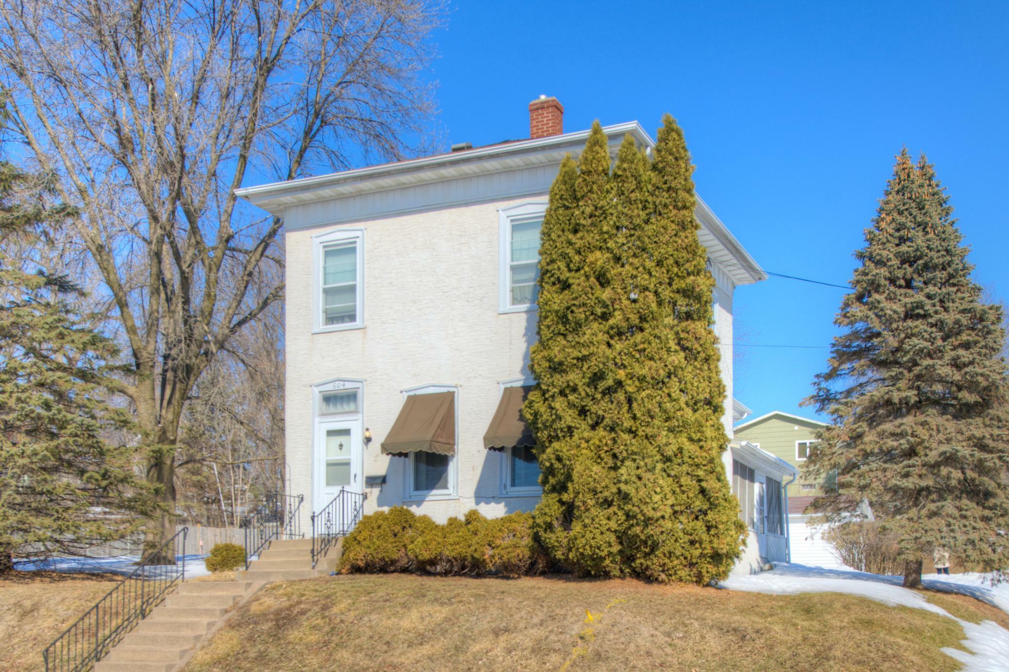 Property Photo:  604 Maple Street W  MN 55082 