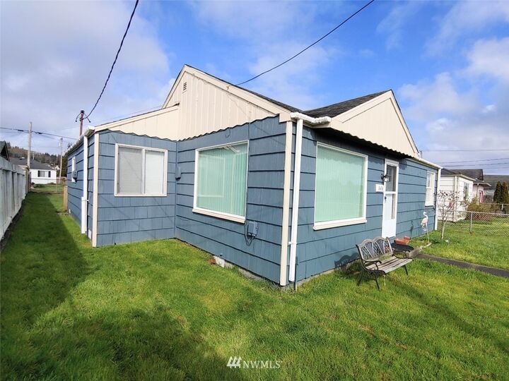 Property Photo:  1616 Bay Avenue  WA 98520 