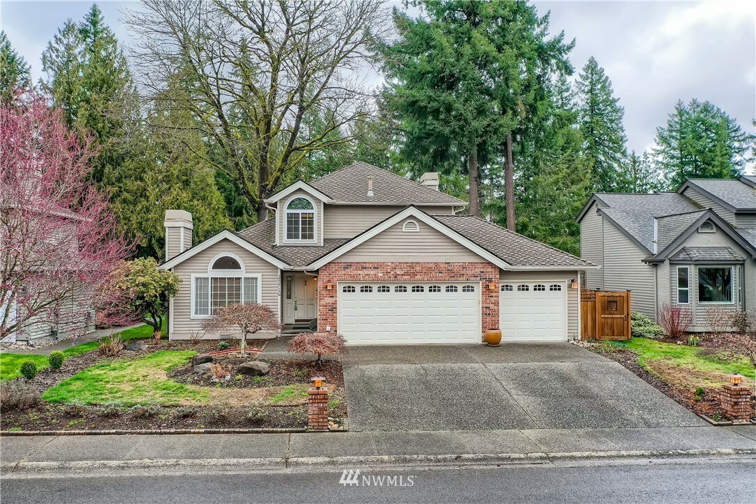 Property Photo:  25716 Lake Wilderness Country Club Drive SE  WA 98038 