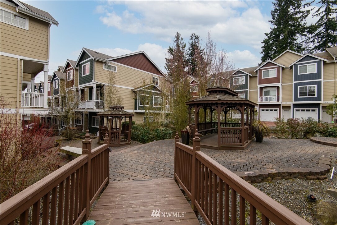 Property Photo:  4802 214th Lane SW 52  WA 98043 