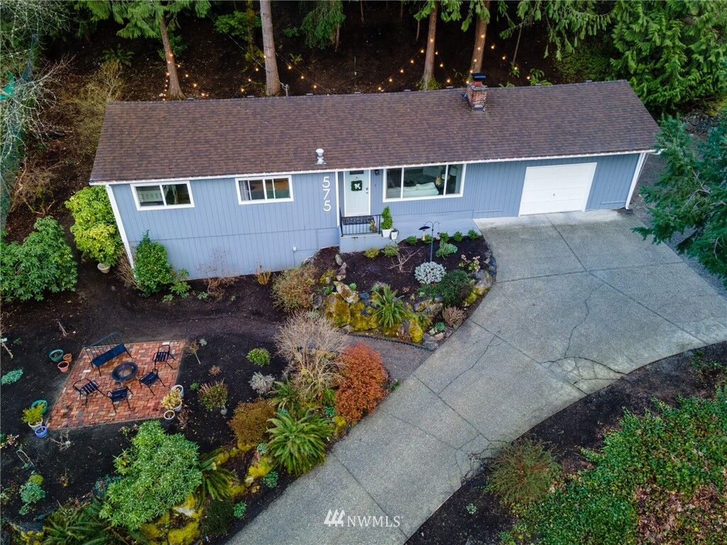 Property Photo: 575 Mount Everest Lane SW WA 98027