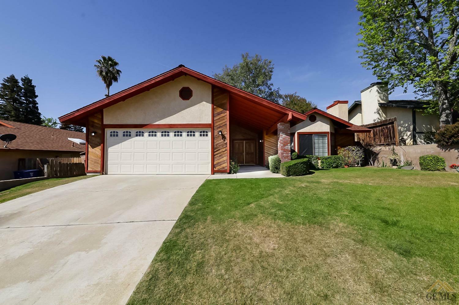 Property Photo:  2816 Ravall Street  CA 93306 