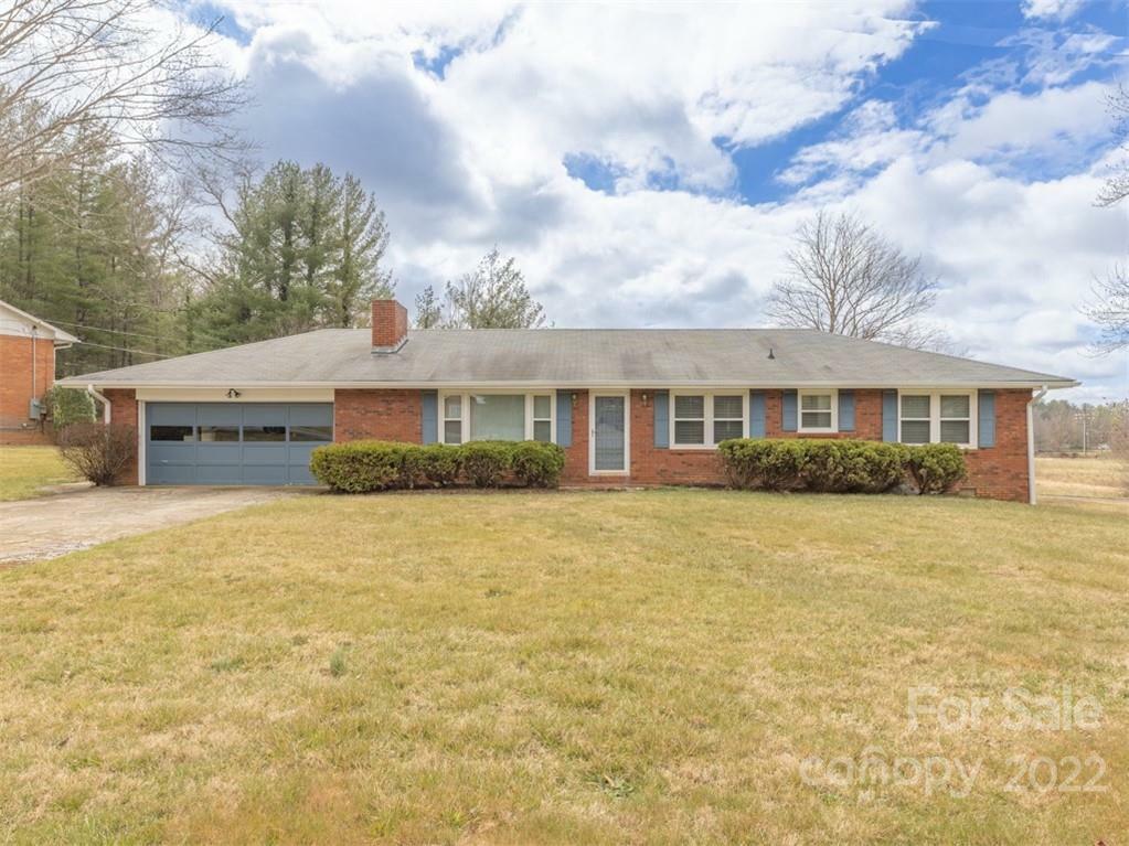 Property Photo:  1 Sleepy Hollow Drive  NC 28805 