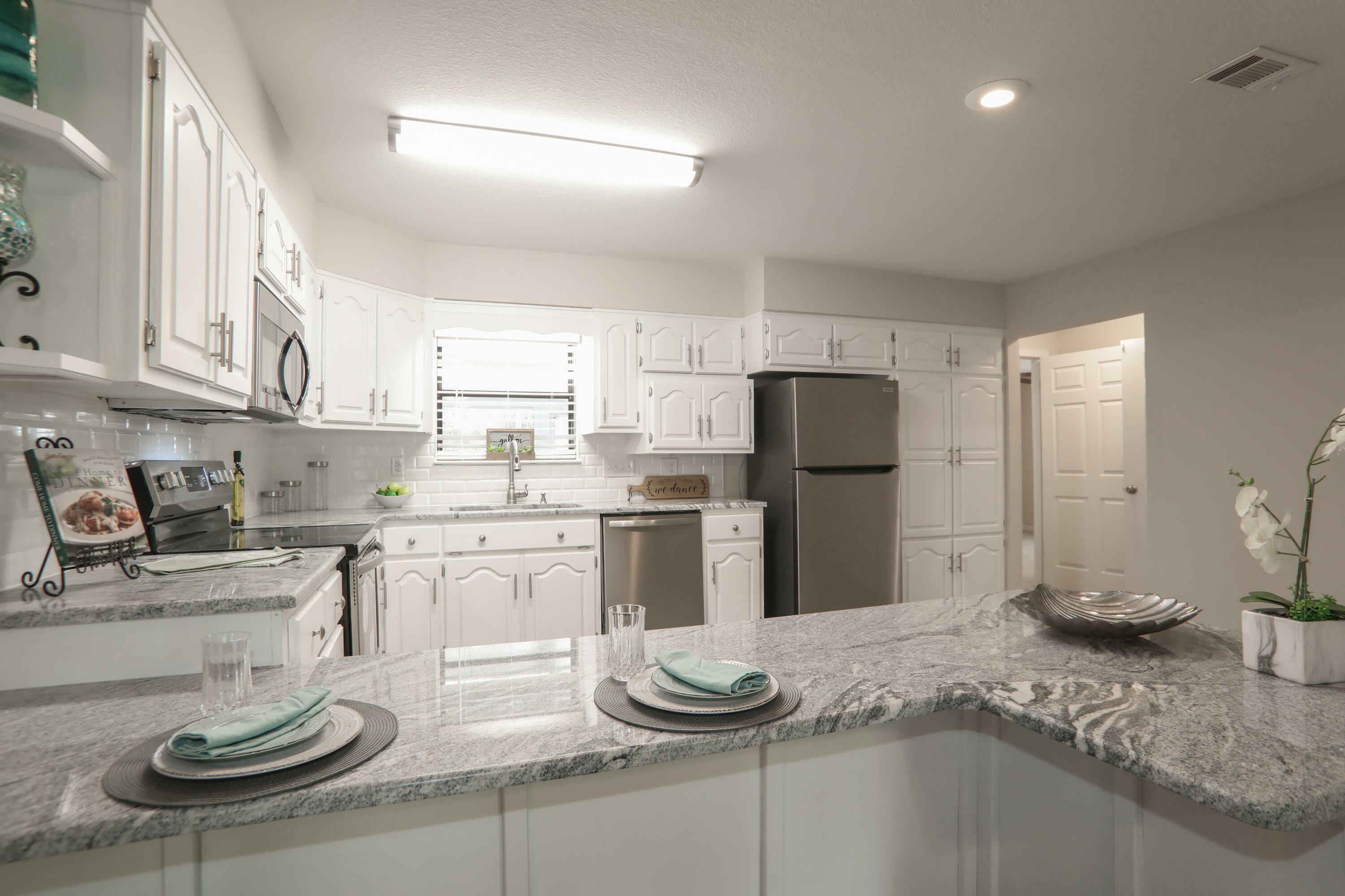 Property Photo: 1304 Suzanne Circle FL 32564
