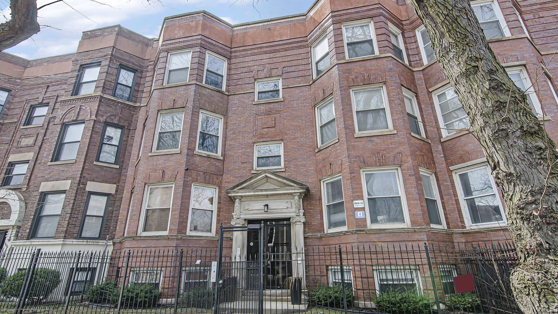 Property Photo:  4030 S Calumet Avenue 1N  IL 60653 