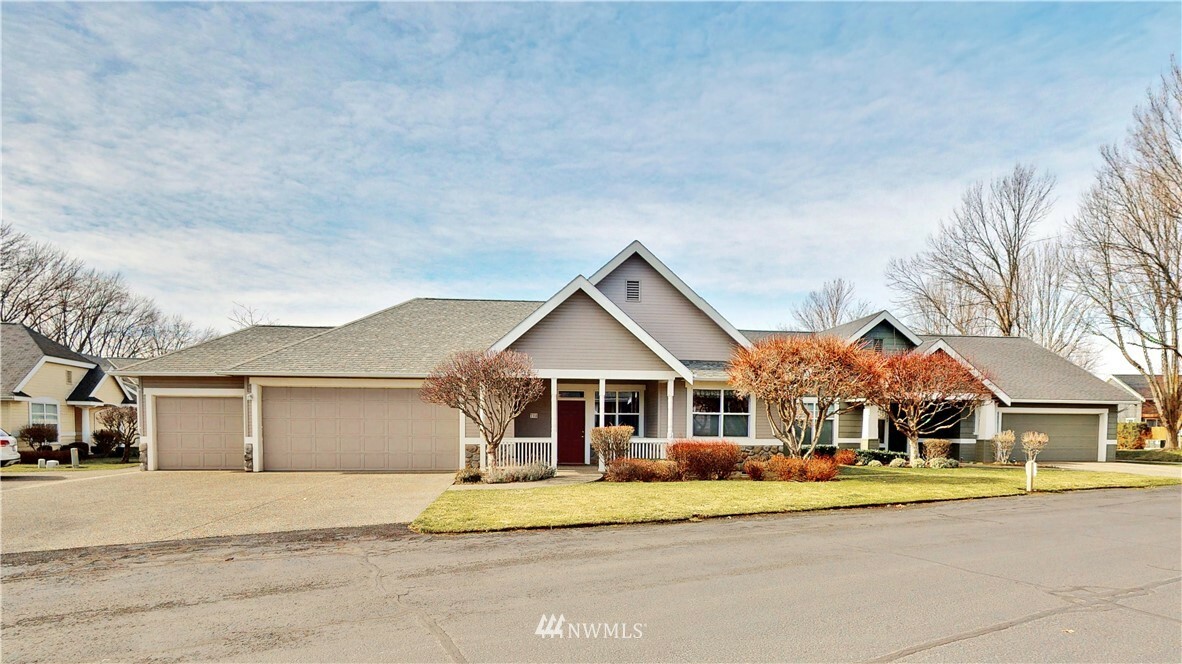 Property Photo:  712 Creekside Drive  WA 99324 