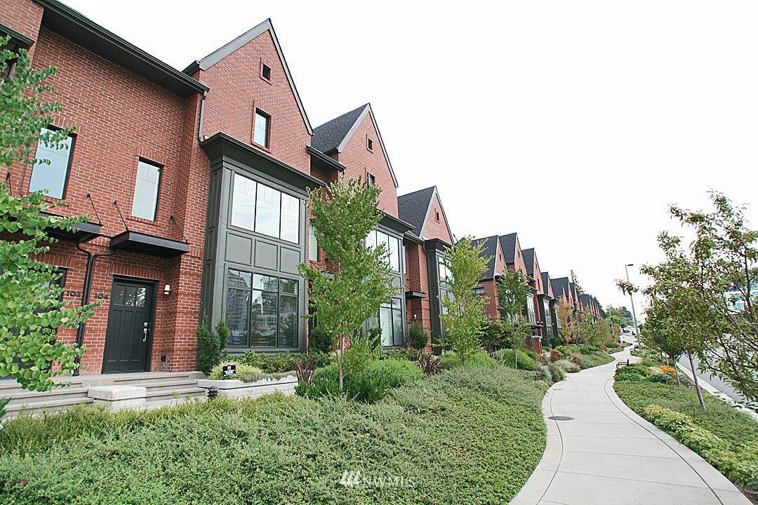 Property Photo: 10410 NE 12th Street 103 WA 98004