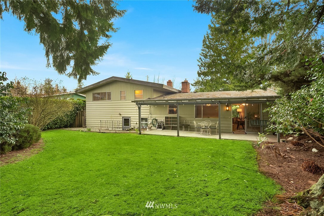 Property Photo:  22602 78th Avenue W  WA 98026 