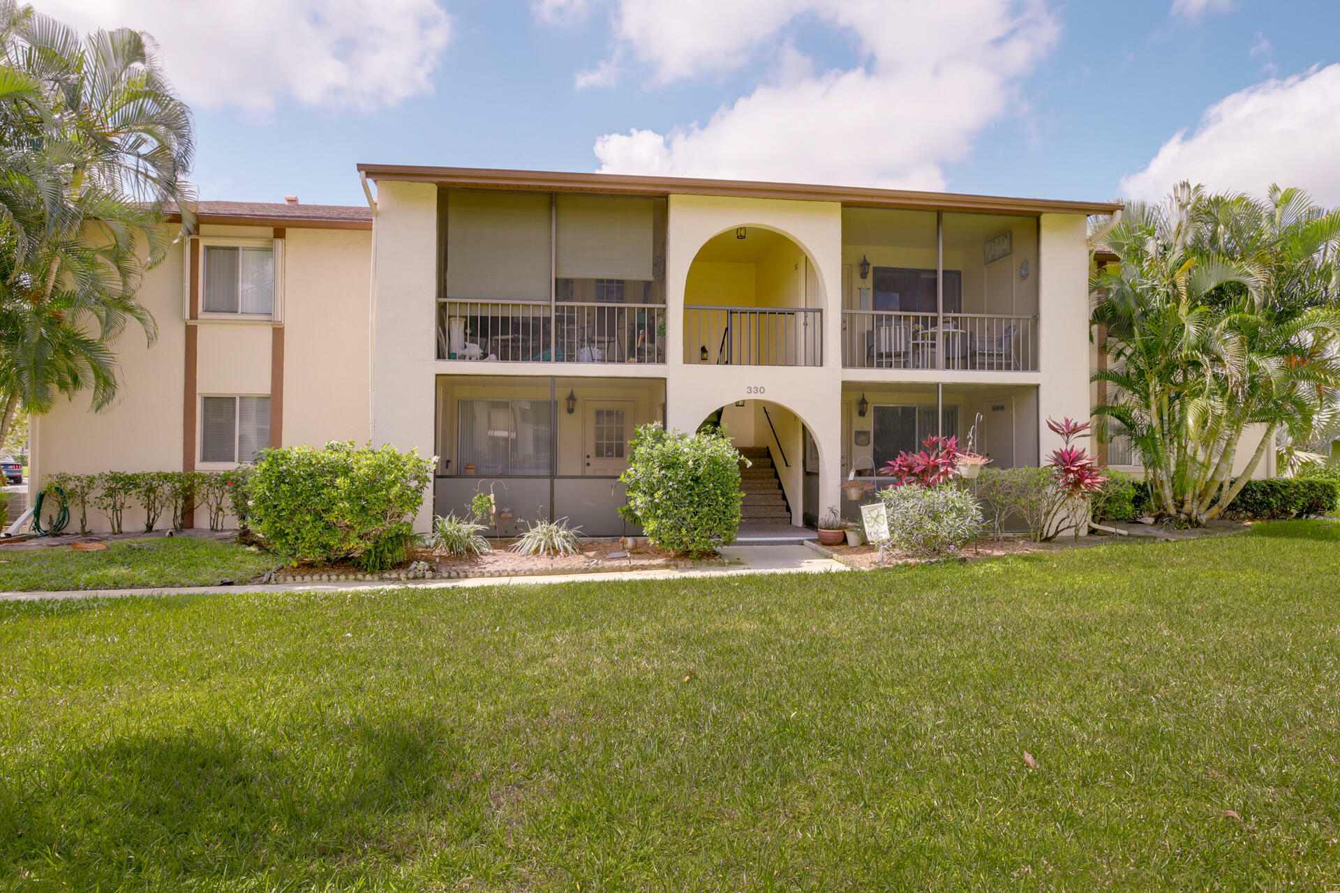 Property Photo: 330 Knotty Pine Circle B-2 FL 33463