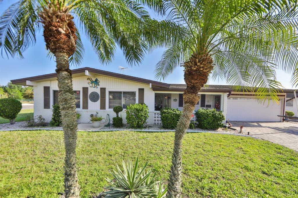 Property Photo:  1423 Seton Hall Drive  FL 33573 