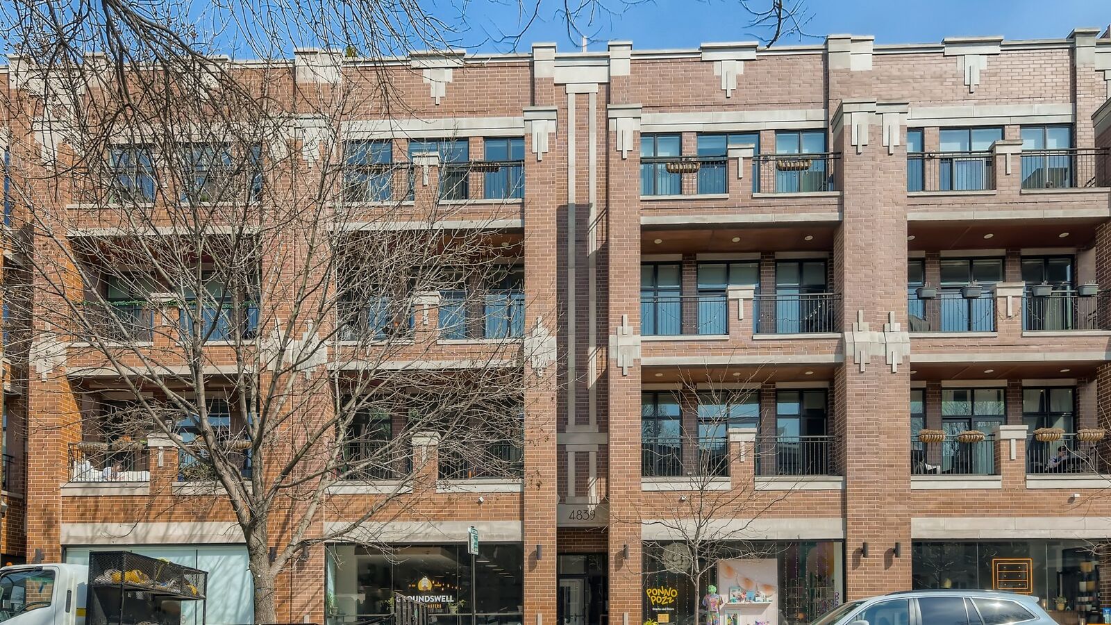 Property Photo: 4839 N Damen Avenue 2N IL 60625