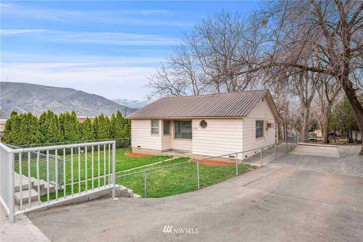 Property Photo:  232 Highline Drive  WA 98802 