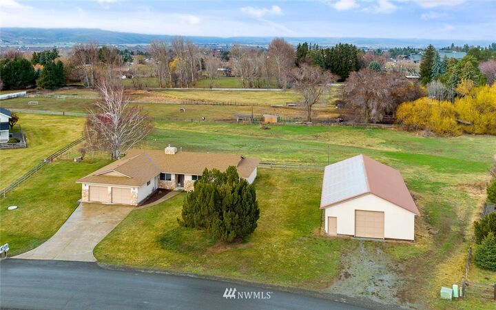 Property Photo: 207 S Mount Daniels Drive WA 98926