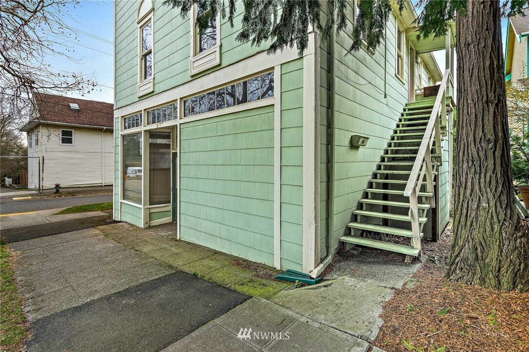 Property Photo:  1834 6th Avenue W  WA 98119 