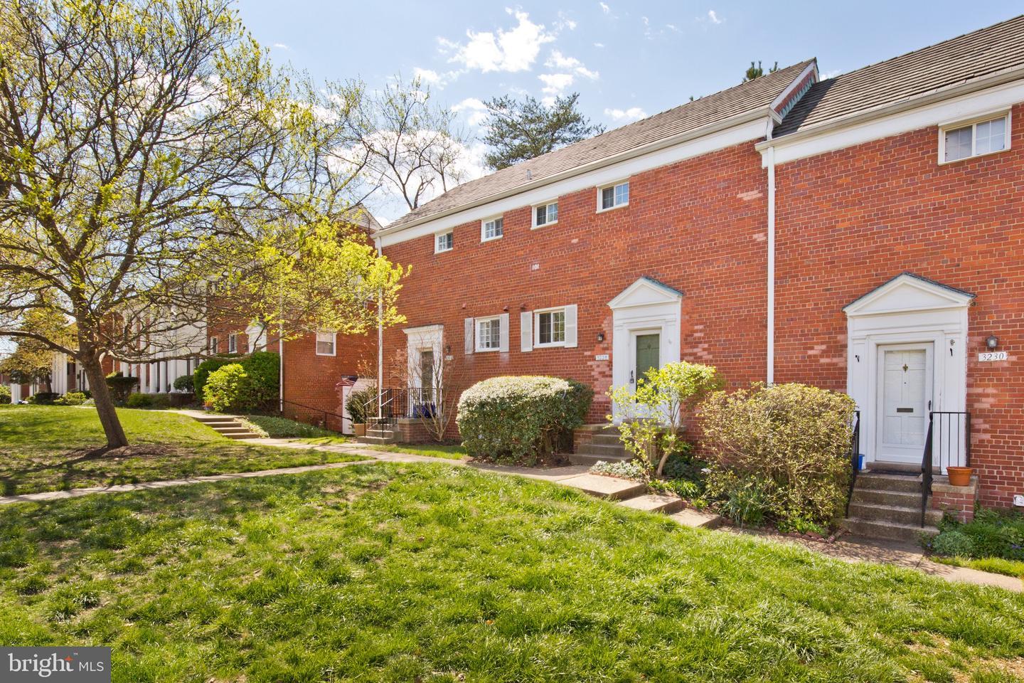 3228 Wellington Road 101  Alexandria VA 22302 photo