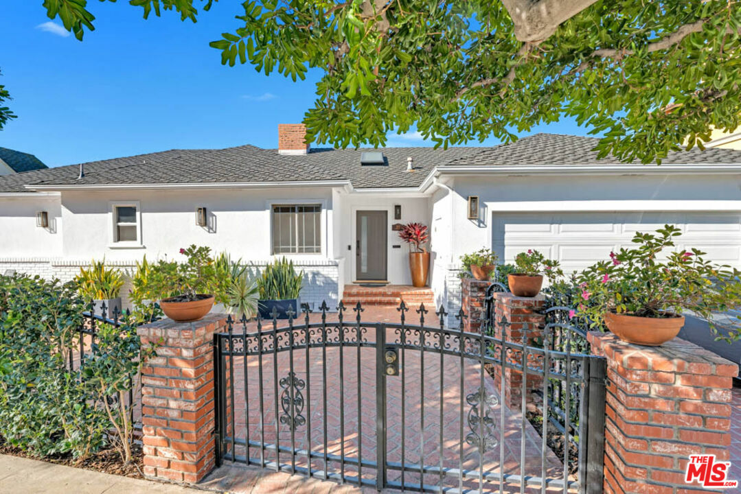 Property Photo:  205  S Thurston Ave  CA 90049 