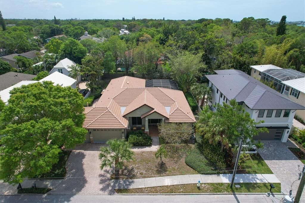 Property Photo:  1704 Arlington Street  FL 34239 