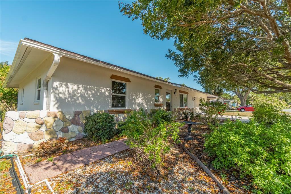 Property Photo:  412 Dorchester Drive  FL 34293 