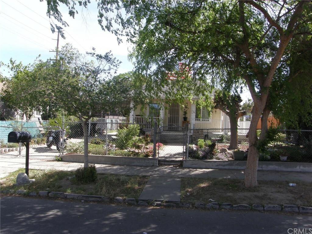 Property Photo:  832 Webster Street  CA 92374 