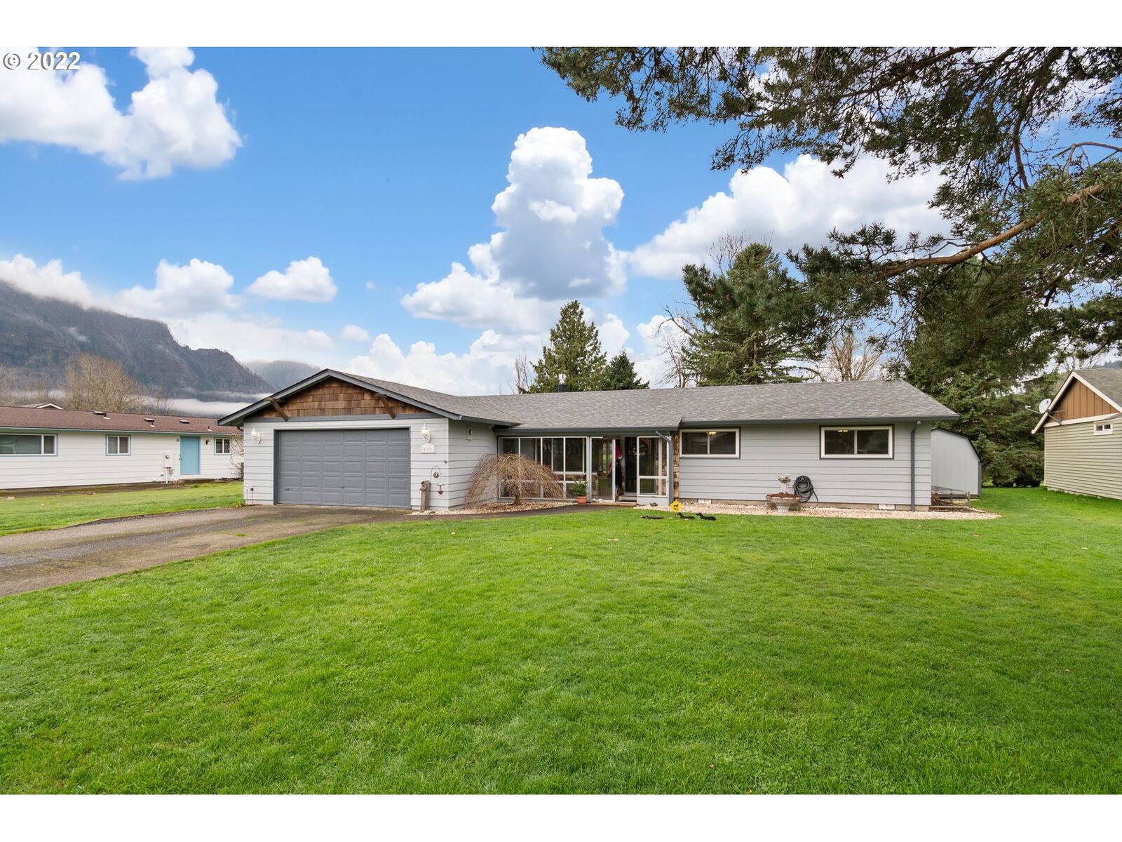 Property Photo: 406 Columbia St WA 98639