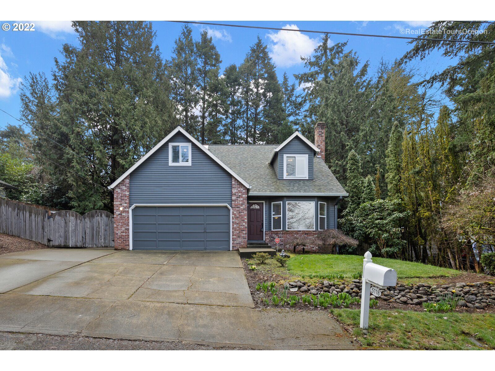 Property Photo: 5118 SW Mitchell St OR 97221