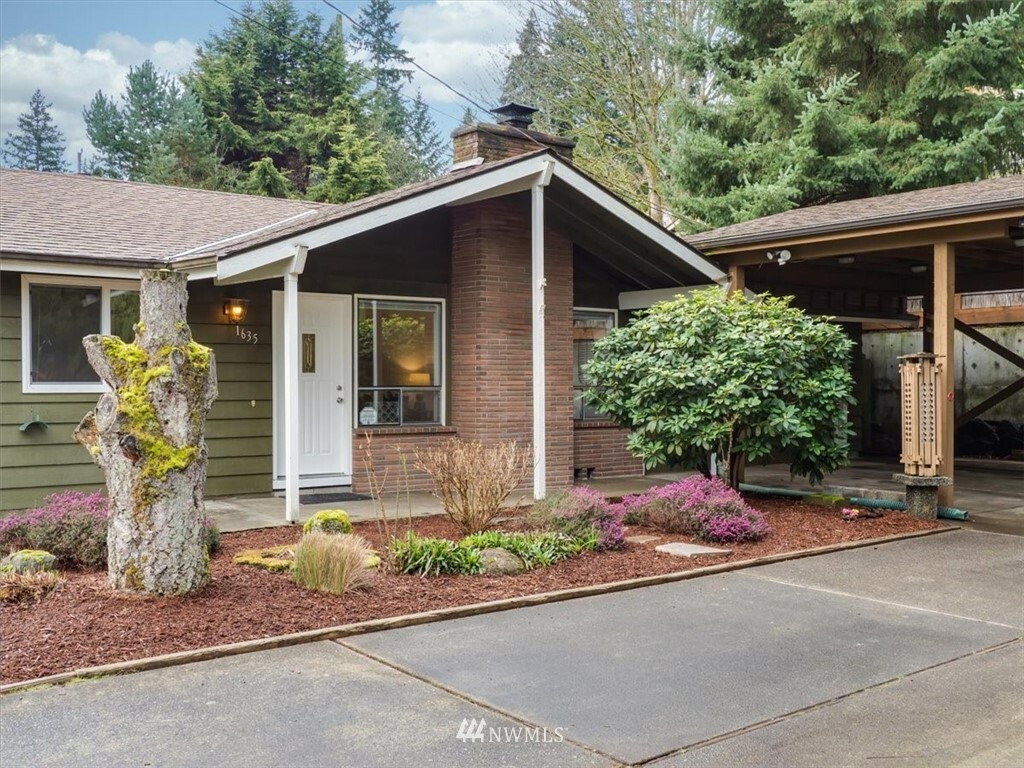 Property Photo:  1635 N 167th Street  WA 98133 