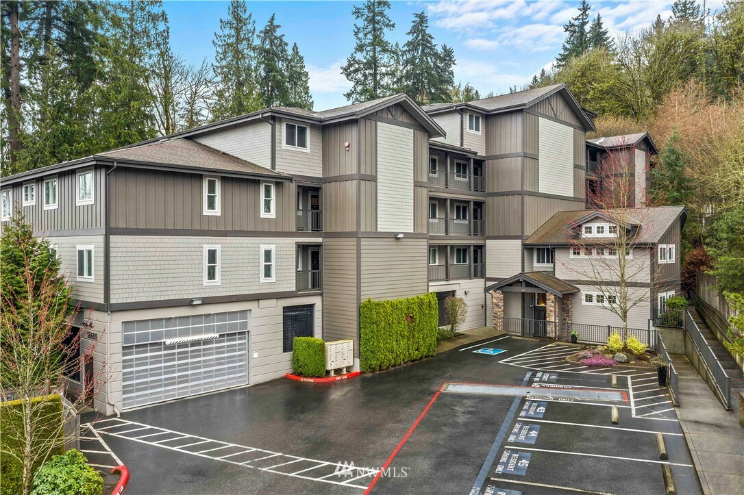 Property Photo:  18609 SE Newport Way 308  WA 98027 