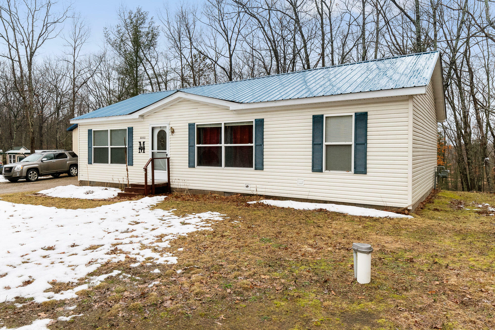 Property Photo:  2253 Bennett Road  MI 49791 