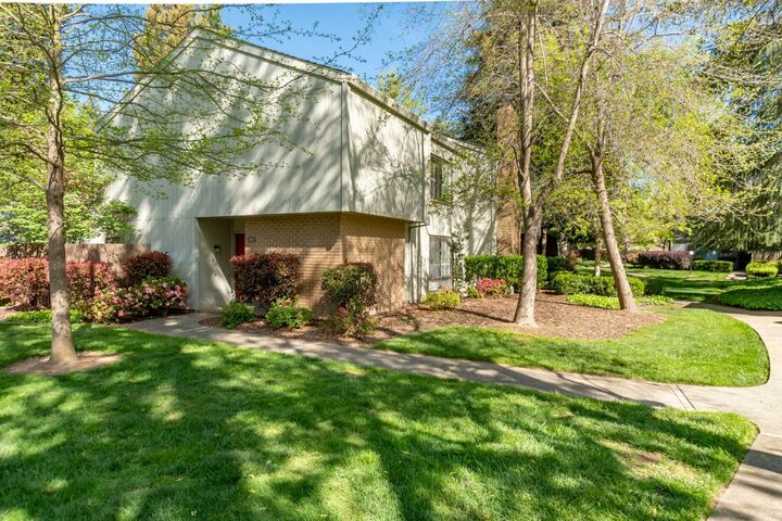 613 Elmhurst Cir  Sacramento CA 95825 photo