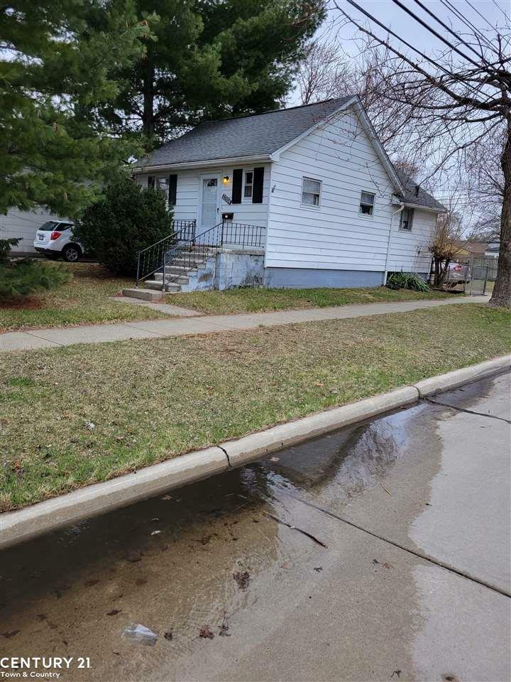 Property Photo:  27304 Groveland St  MI 48071 