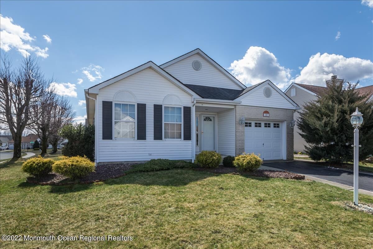 Property Photo:  20 Blackpool Way  NJ 08757 