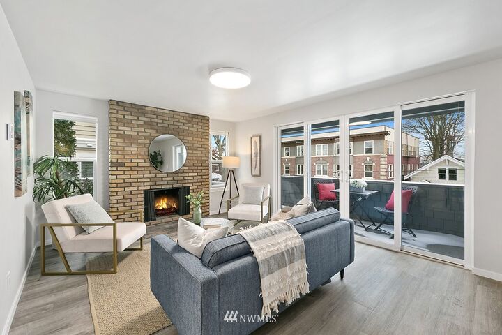 Property Photo: 1729 18th Avenue 202 WA 98122