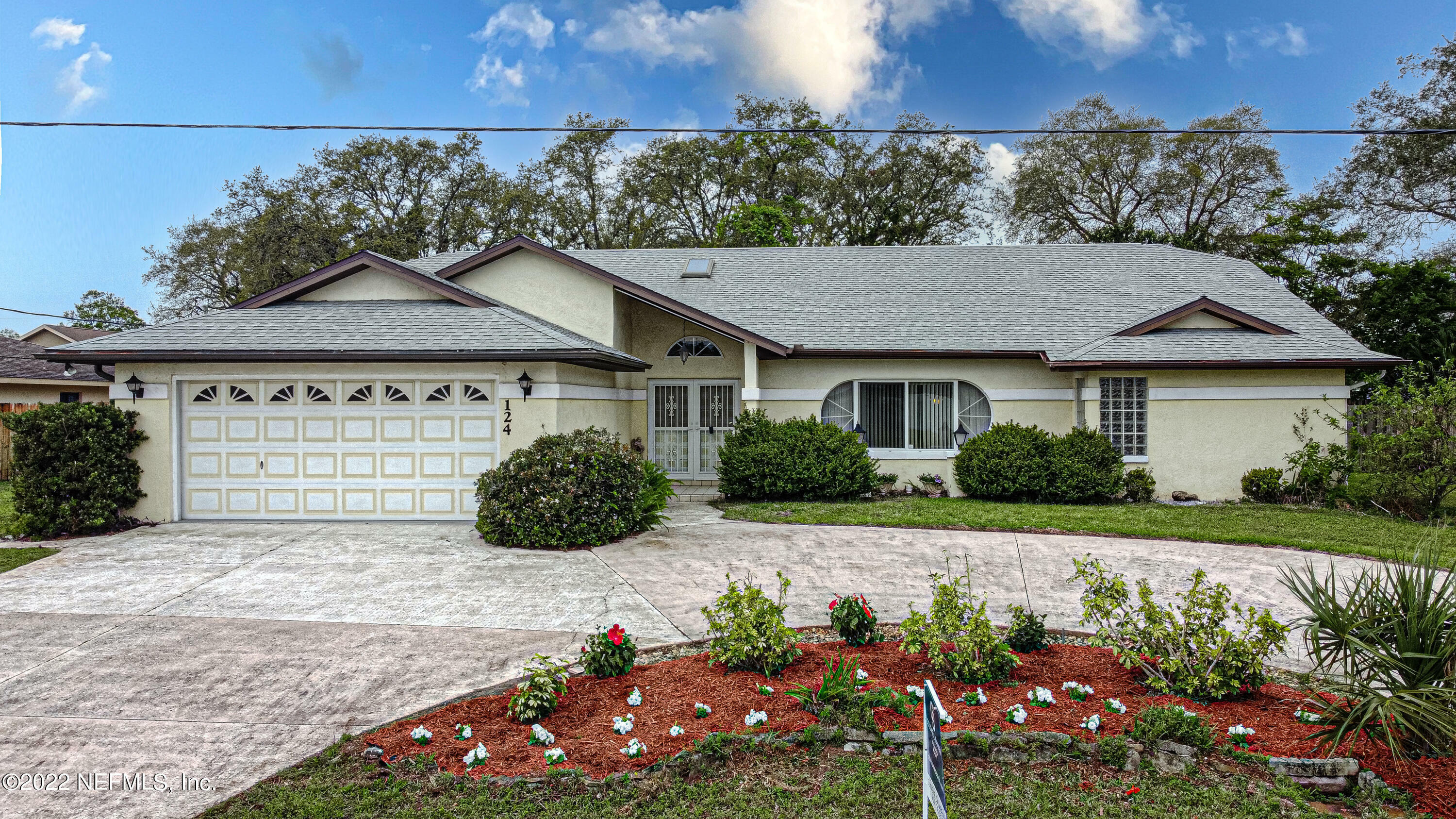 Property Photo: 124 Florida Park Drive N FL 32137