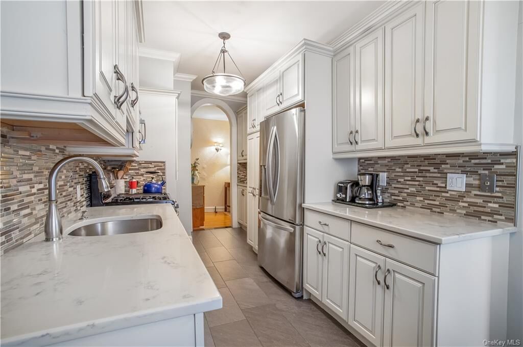 Property Photo:  27 N Central Avenue 3D  NY 10530 