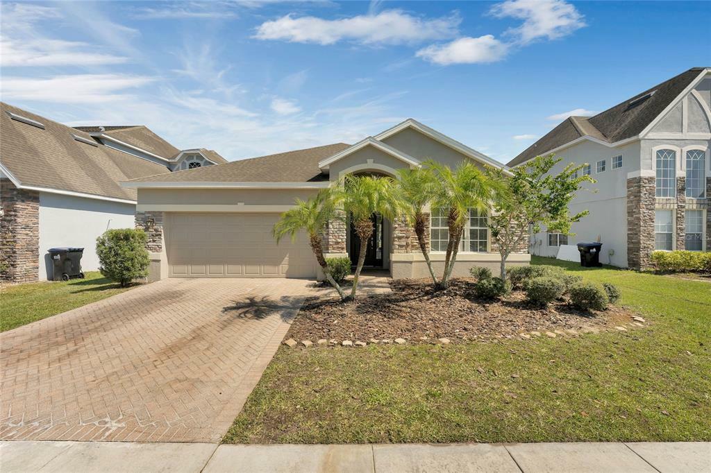 Property Photo:  2304 Cedar Garden Drive  FL 32824 