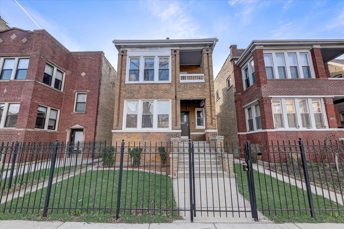 Property Photo: 4710 N Drake Avenue IL 60625